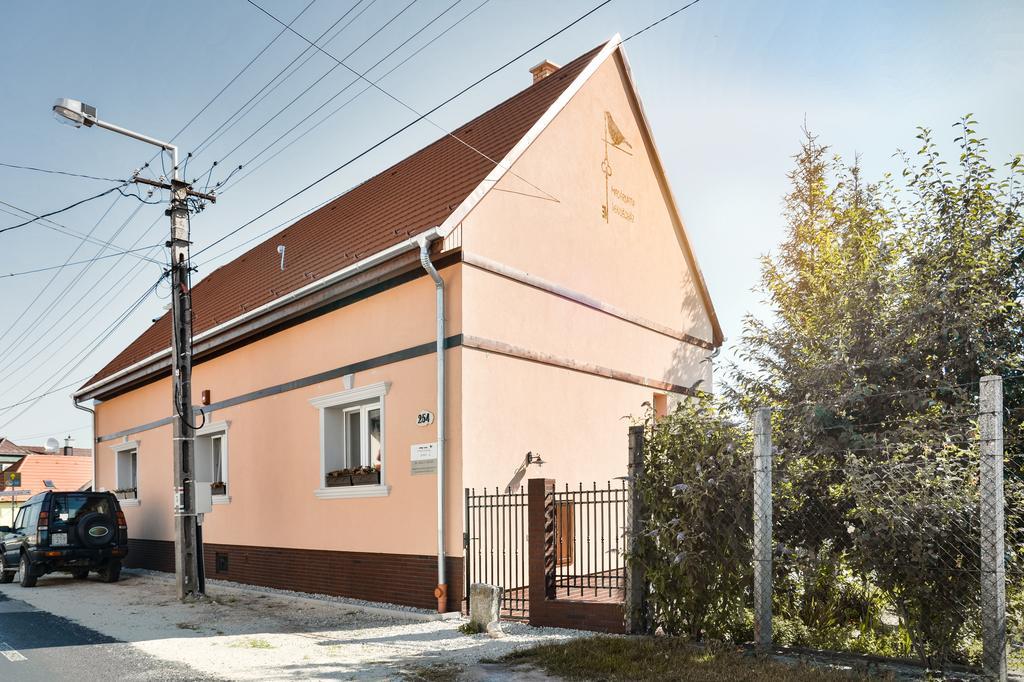 Hotel Madarlatta Vendeghaz Fertőrákos Zewnętrze zdjęcie
